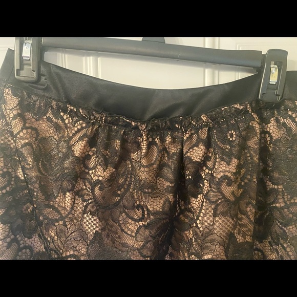 Trina Turk Lace Skirt | Black + Nude | Size 6 | Romantic Vibes - Picture 5 of 7